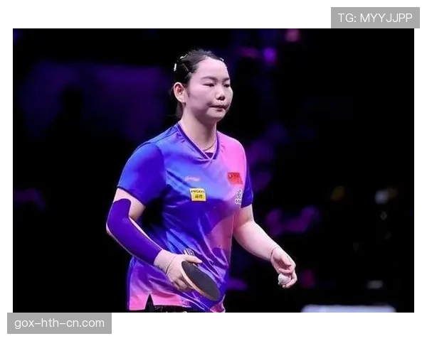 何卓佳这孩子平时一副学生样，球场上居然能有这么狠的架势？