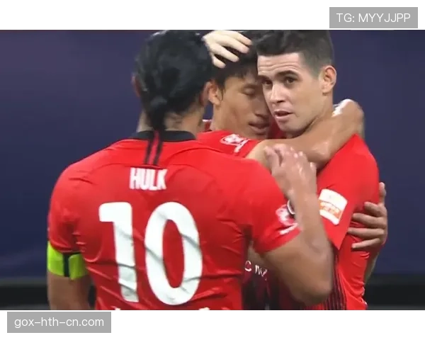 刷到傅海峰家里，茶几一摆比我半年工资还贵，这日子我咋活