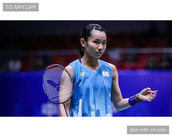 戴资颖训练完直接拎爱马仕去吃路边摊？