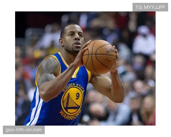 杨昊训练室又加一个豪华健身器材，普通球员估计得哭了吧？